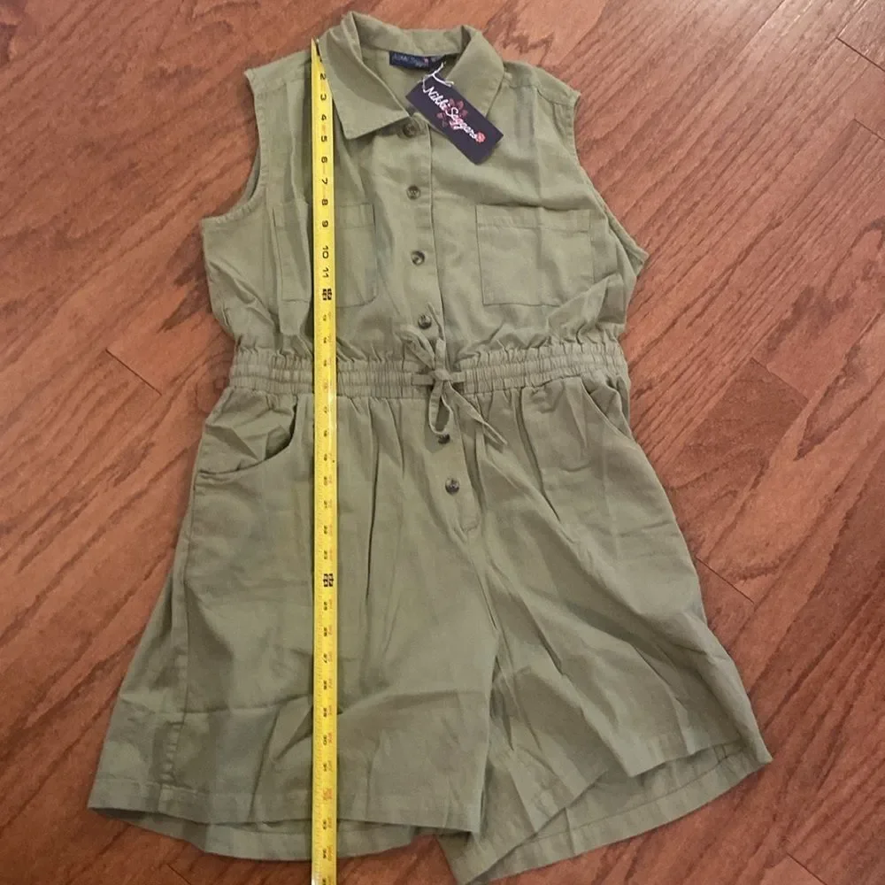 NWT Nikki Saggaro shorts jumper/romper olive green size large- with pockets